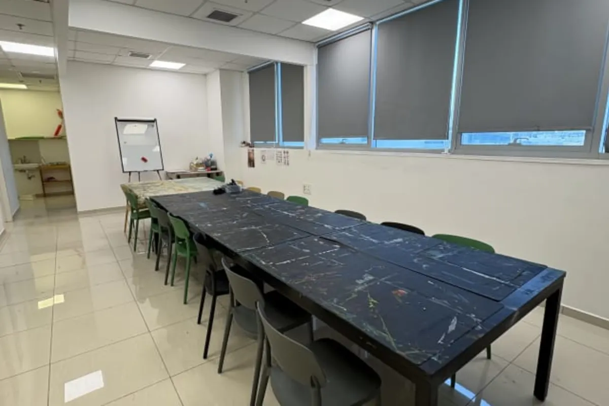 🎨 חלל מרווח ומאובזר להשכרה לפי שעה בנתניה